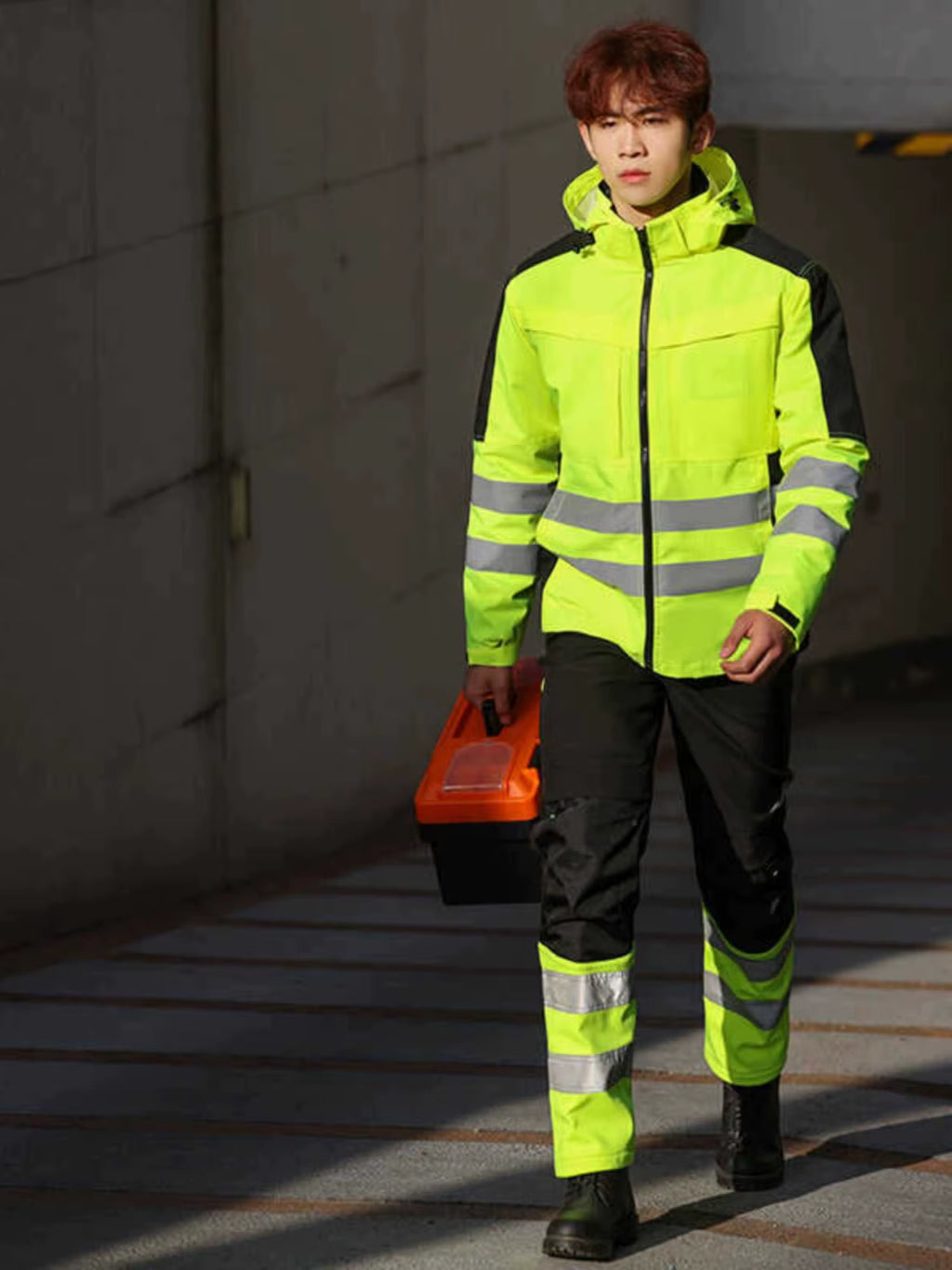 Hi Viz Yellow Workwear Suits for Work in Winter 3 in 1 Hi Vis Workwear Waterproof Jacket with Linner and Working Pants Men Set